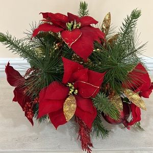 HOLIDAY CENTER PIECE